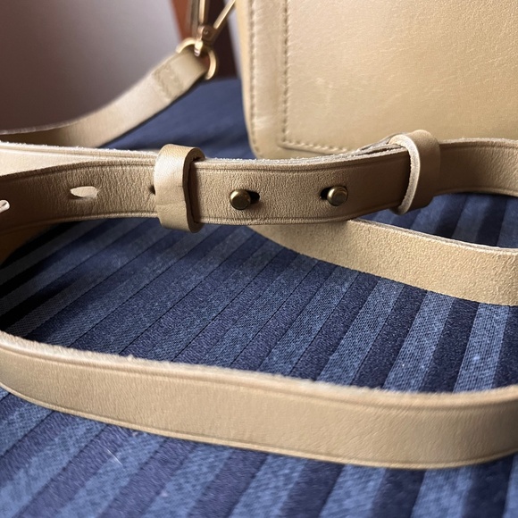 Madewell Transport Camera Bag in Muted Olive - Picture 7 of 10